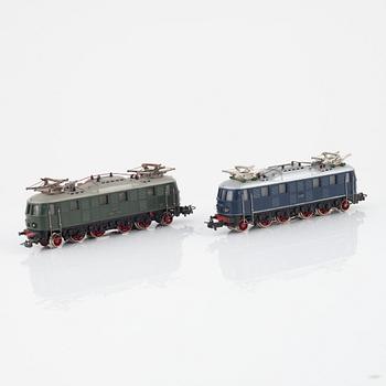 Märklin, two electrical locomotives, model 800 and 3023, gauge 800.