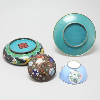 Four pieces of cloissonné, China and Japan, early 20th Century.