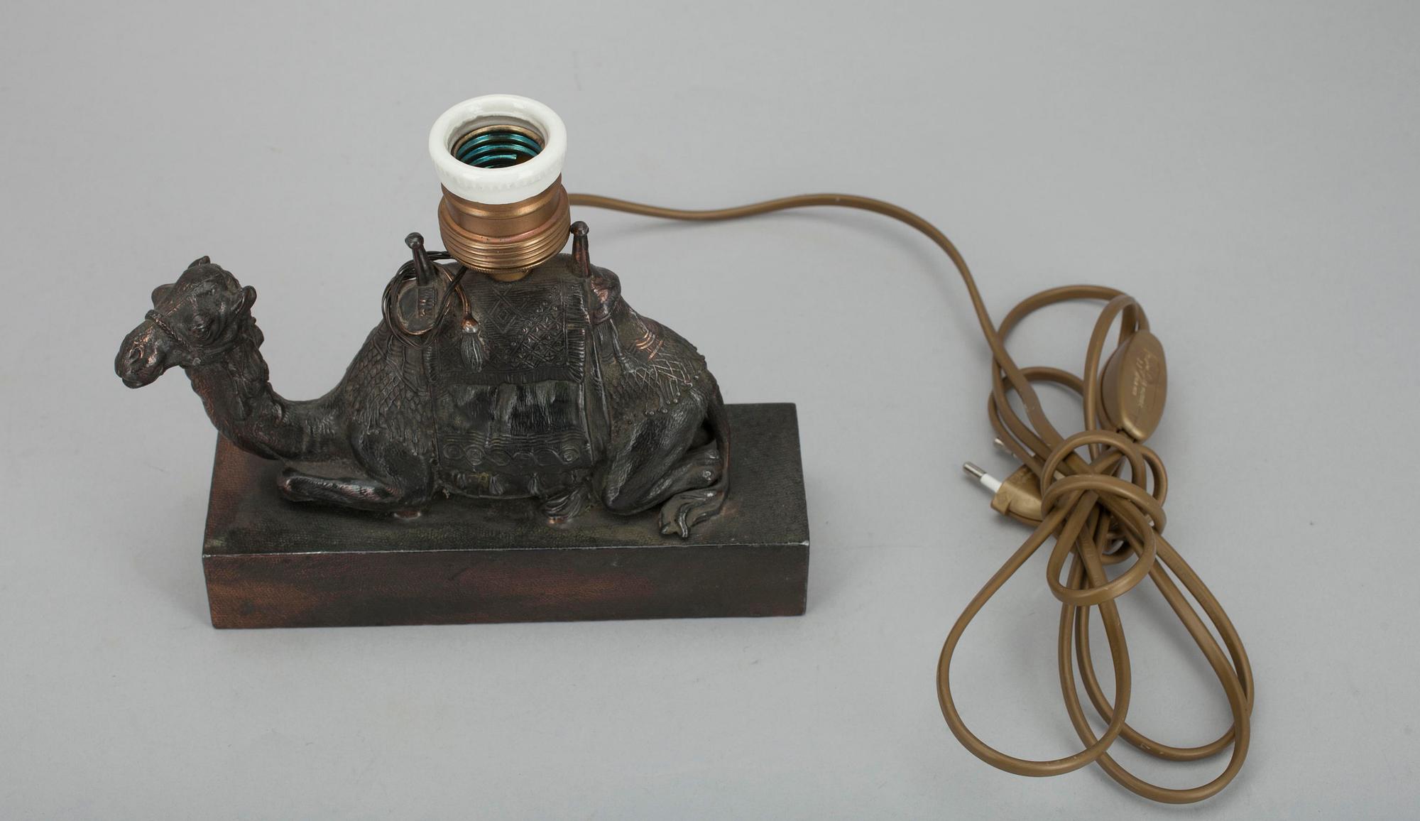 BORDSLAMPA, metallavgjutning, tidigt 1900-tal.