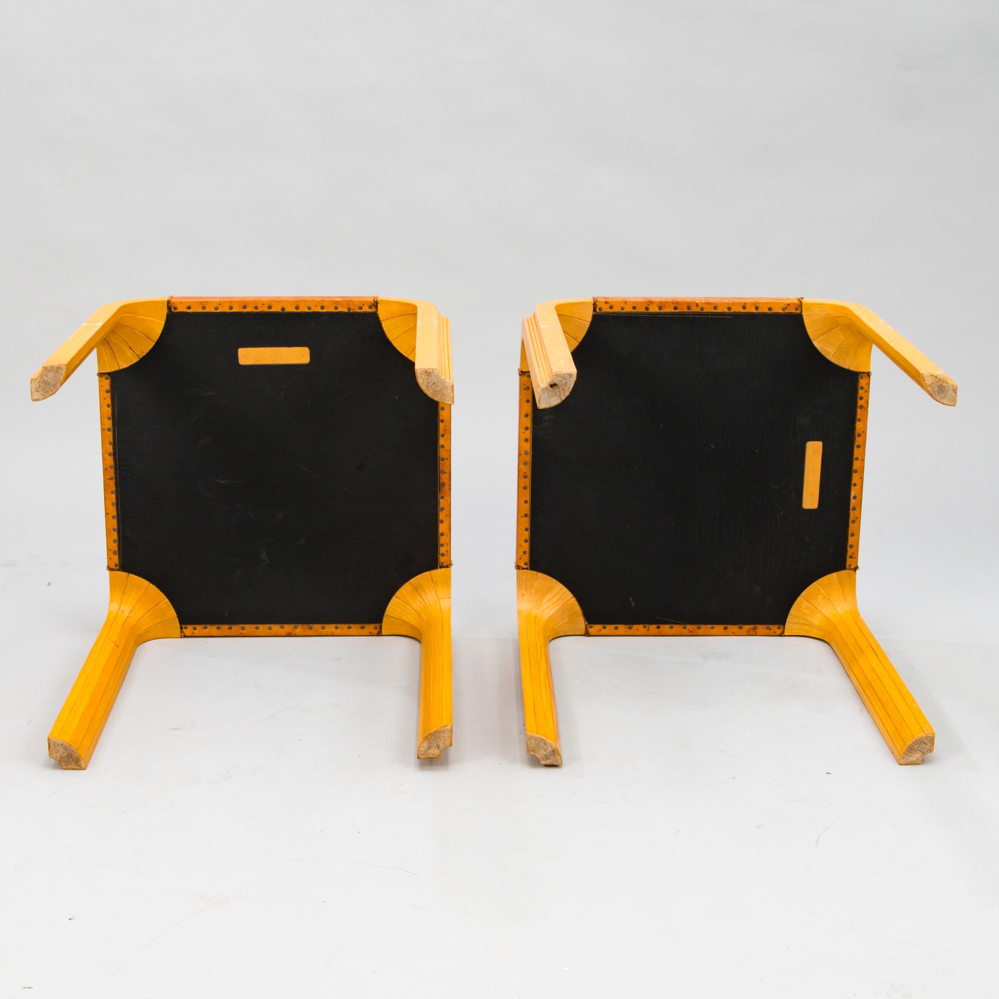 ALVAR AALTO, pallar, ett par, modell X602, Artek 1900-talets mitt.