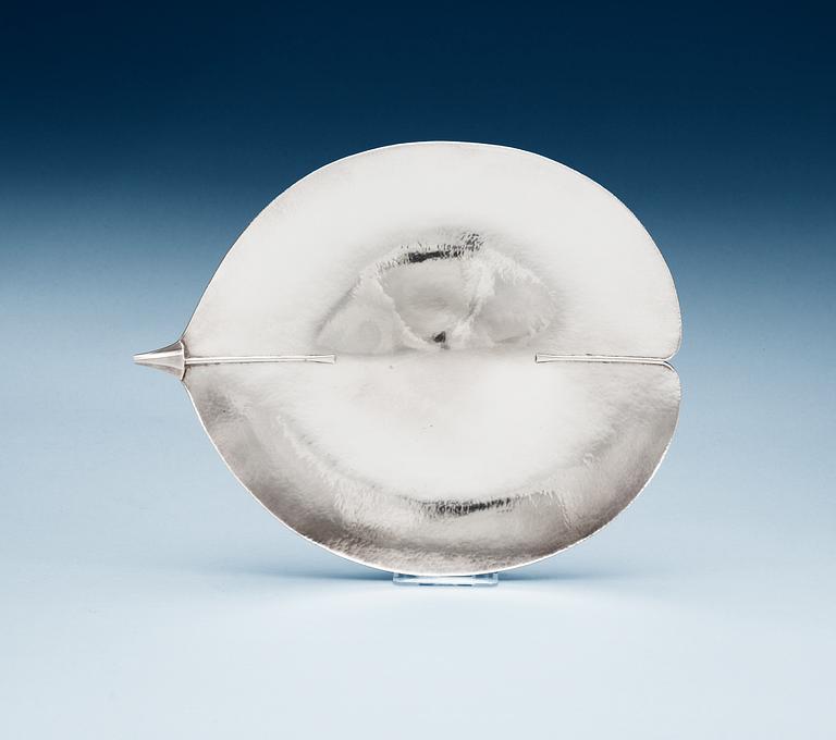 A Sigurd Persson leaf-shaped dish, Stockholm 1977.