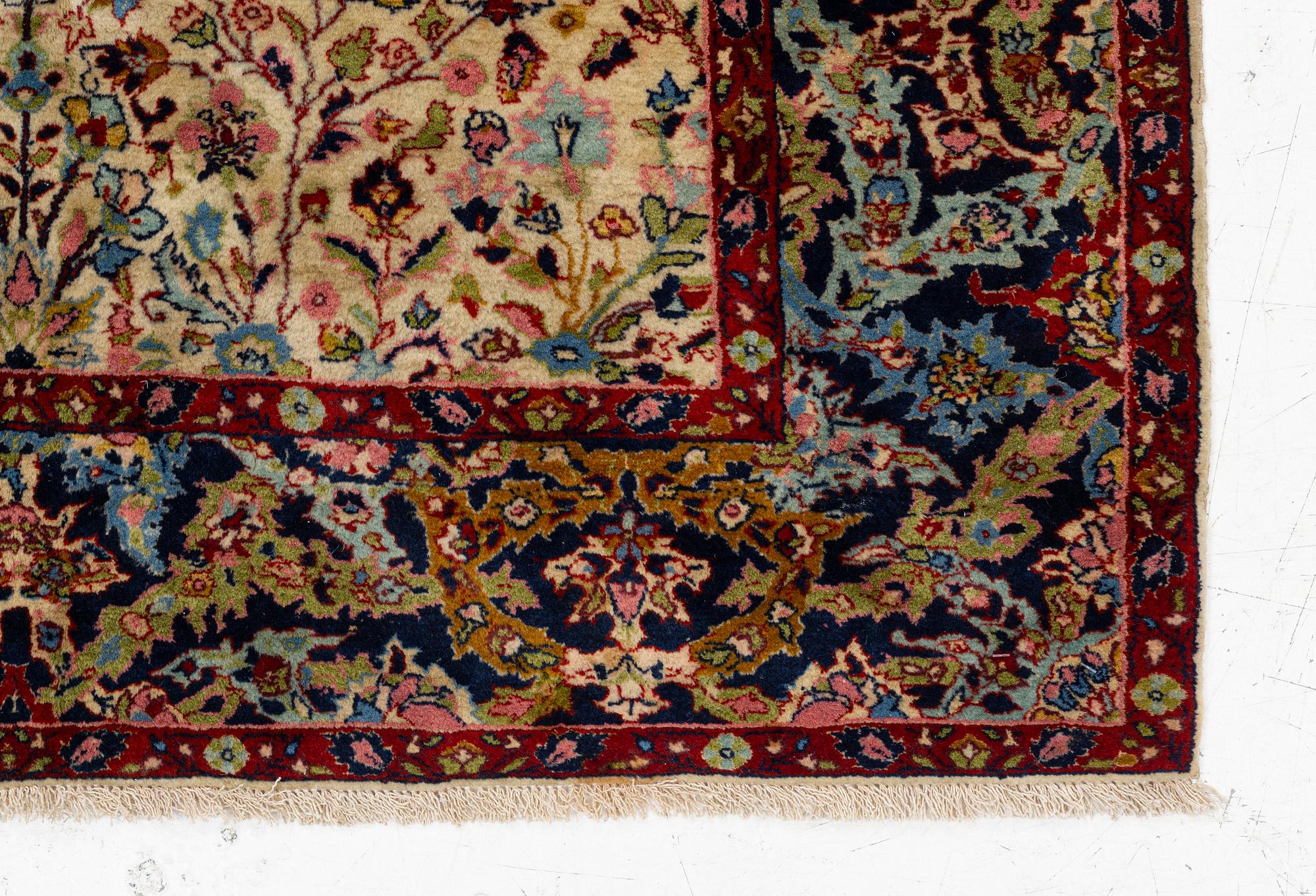 Matta, troligen Pakistan, ca 230 x 112 cm.