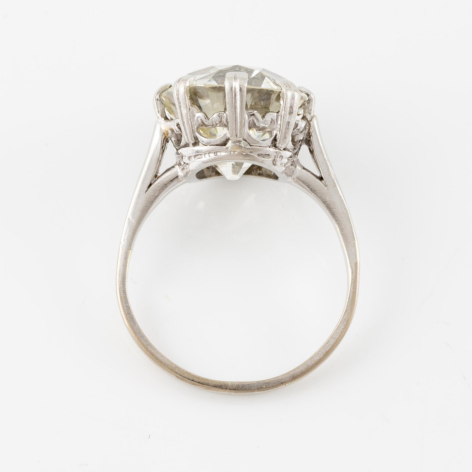 An 18K white gold ring set with a cushion-shaped old-cut diamond.