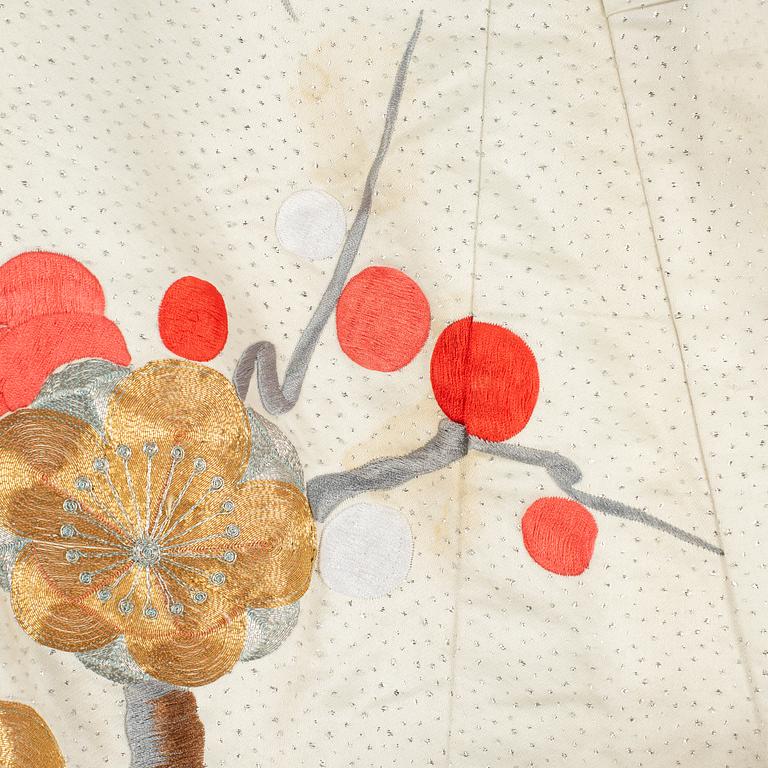 A Japanese silk wedding kimono, 20th century.