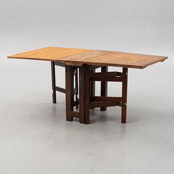 A pine gate-leg table, 19th Century.