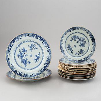 A part blue and white dinner service, Qing dynasty, Qianlong (1736-95) (37 pieces).