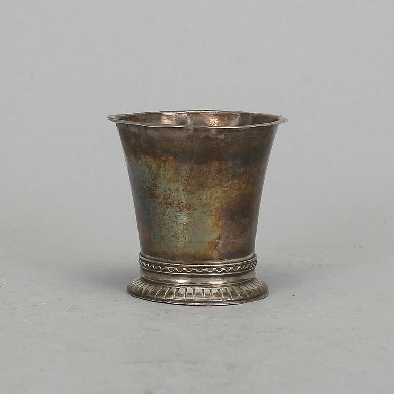 BÄGARE, silver. J.P. Modin, Sundsvall, omkring 1800. Vikt ca 22 gram.