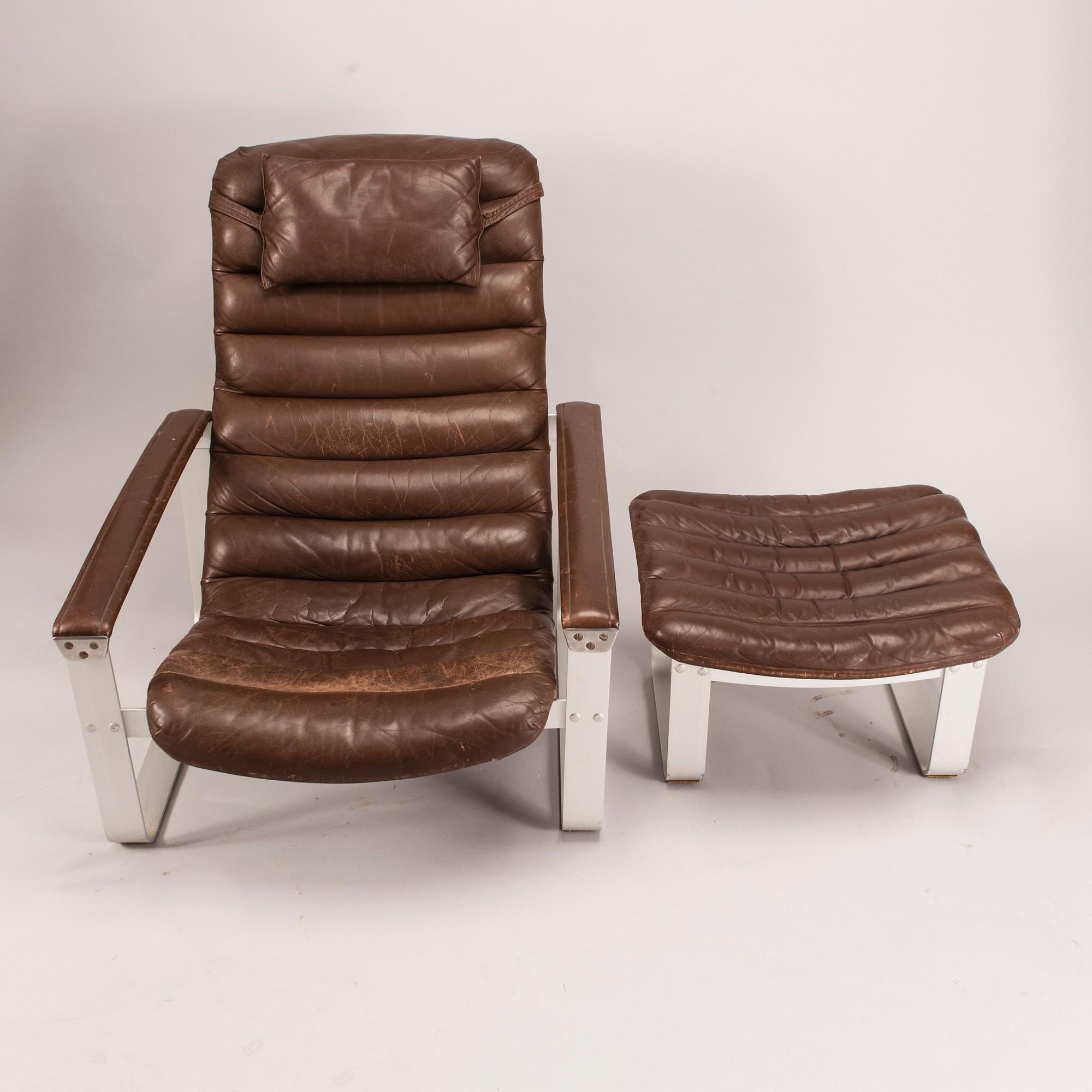 VILSTOL MED FOTPALL, "Pulkka", Ilmari Lappalainen, 1970-talets början. Modellen formgiven 1968.