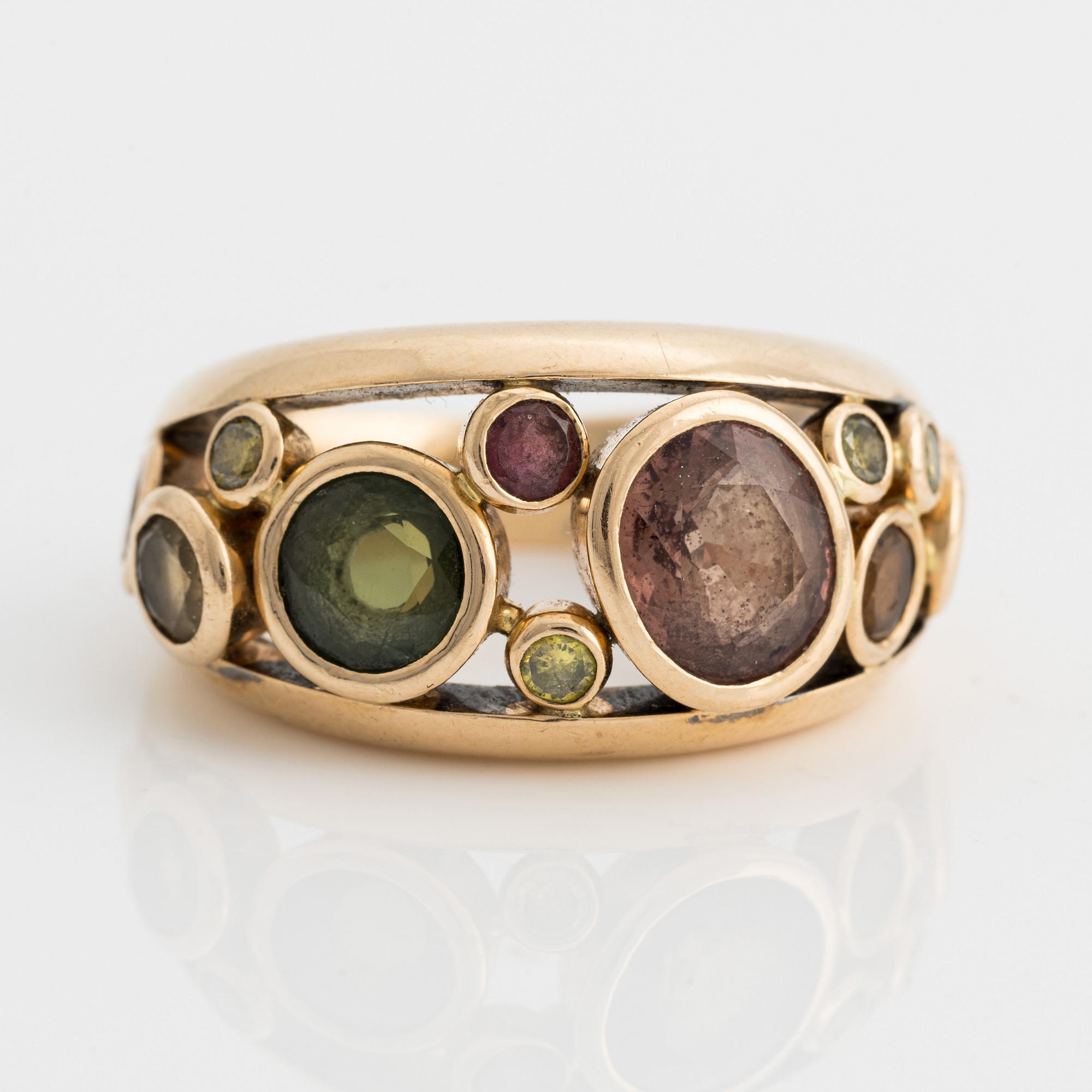 Ring, 18K guld med bland annat turmaliner och gula diamanter.