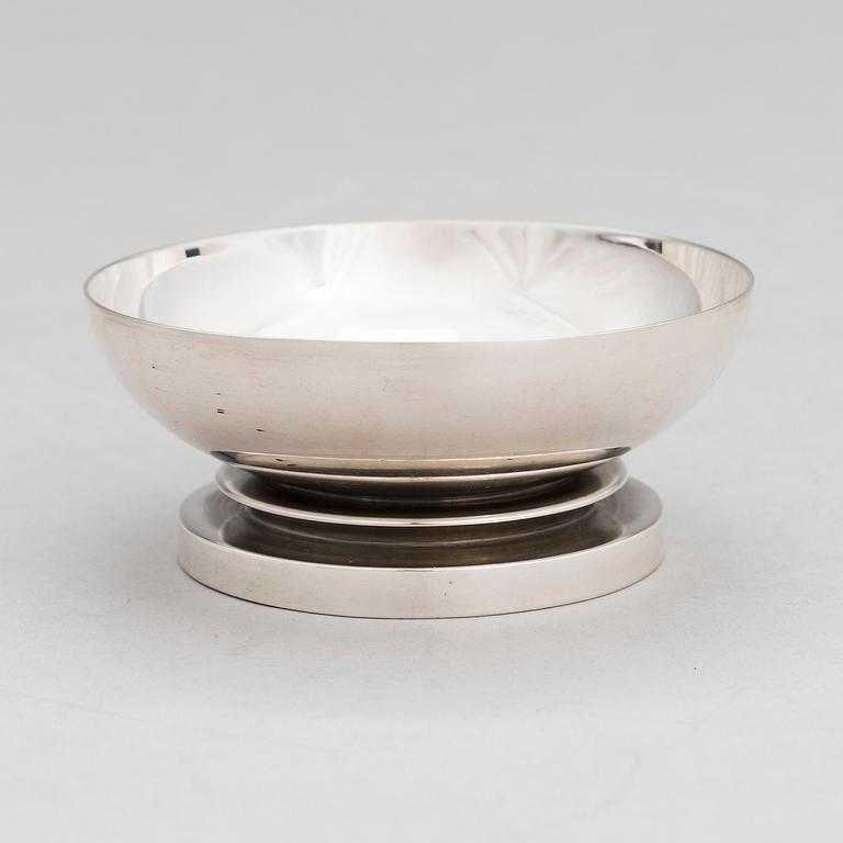 HARALD NIELSEN, skål, "Pyramid", sterling silver, märkt med designnummer 600, Georg Jensen, Köpenhamn, ca 1925-32.