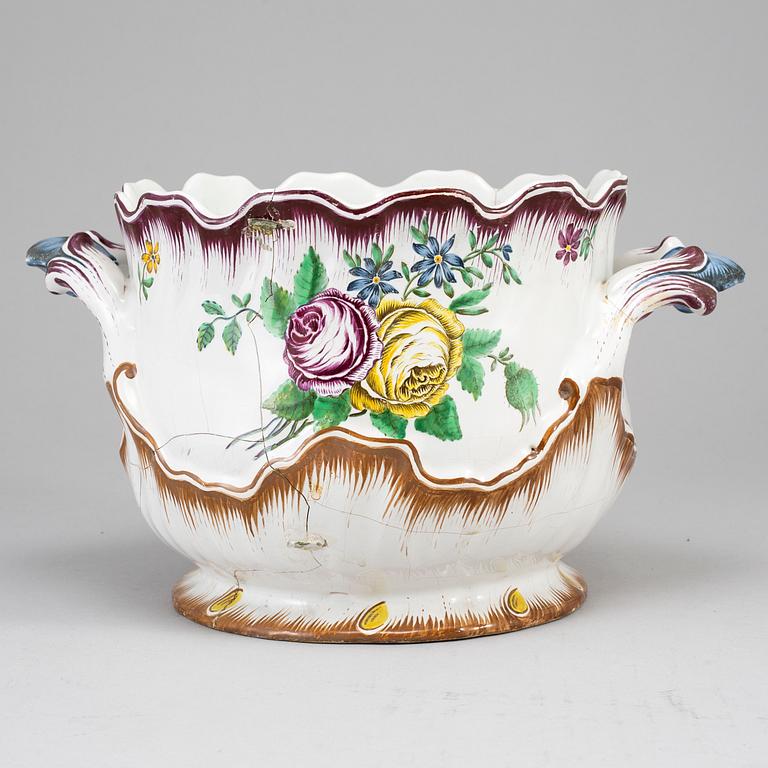 A Swedish Marieberg wine cooler, 18th Century.