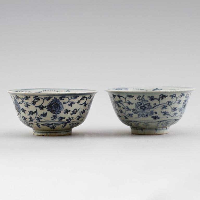SKÅLAR, 2 st, porslin, Kina, 1400-/1500-tal.