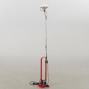 ACHILLE CASTIGLIONI, golvlampa "Toio", för Flos, 1900-talets andra hälft.