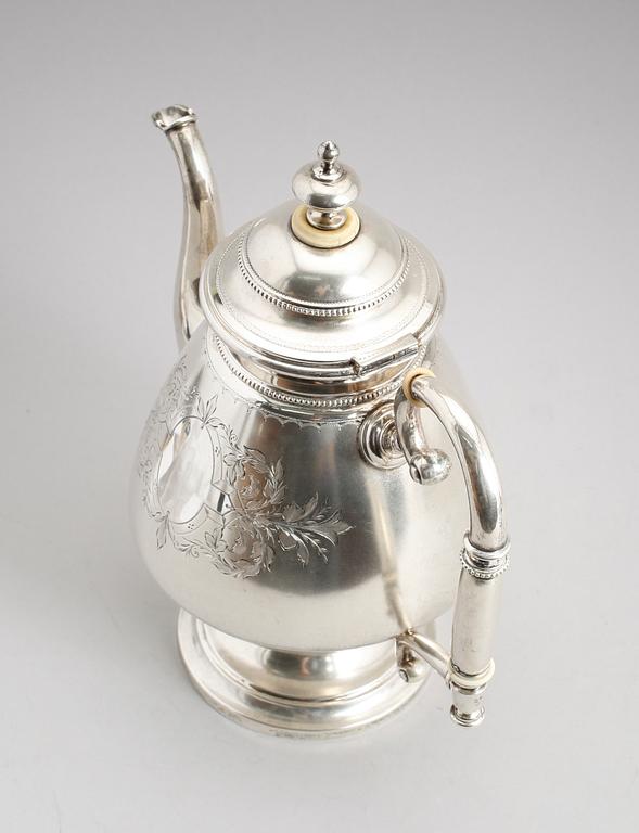KAFFEKANNA, silver, CG Hallberg, Stockholm 1881. Vikt ca 490 gram.