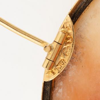Brooch/pendant 18K gold with a shell cameo.