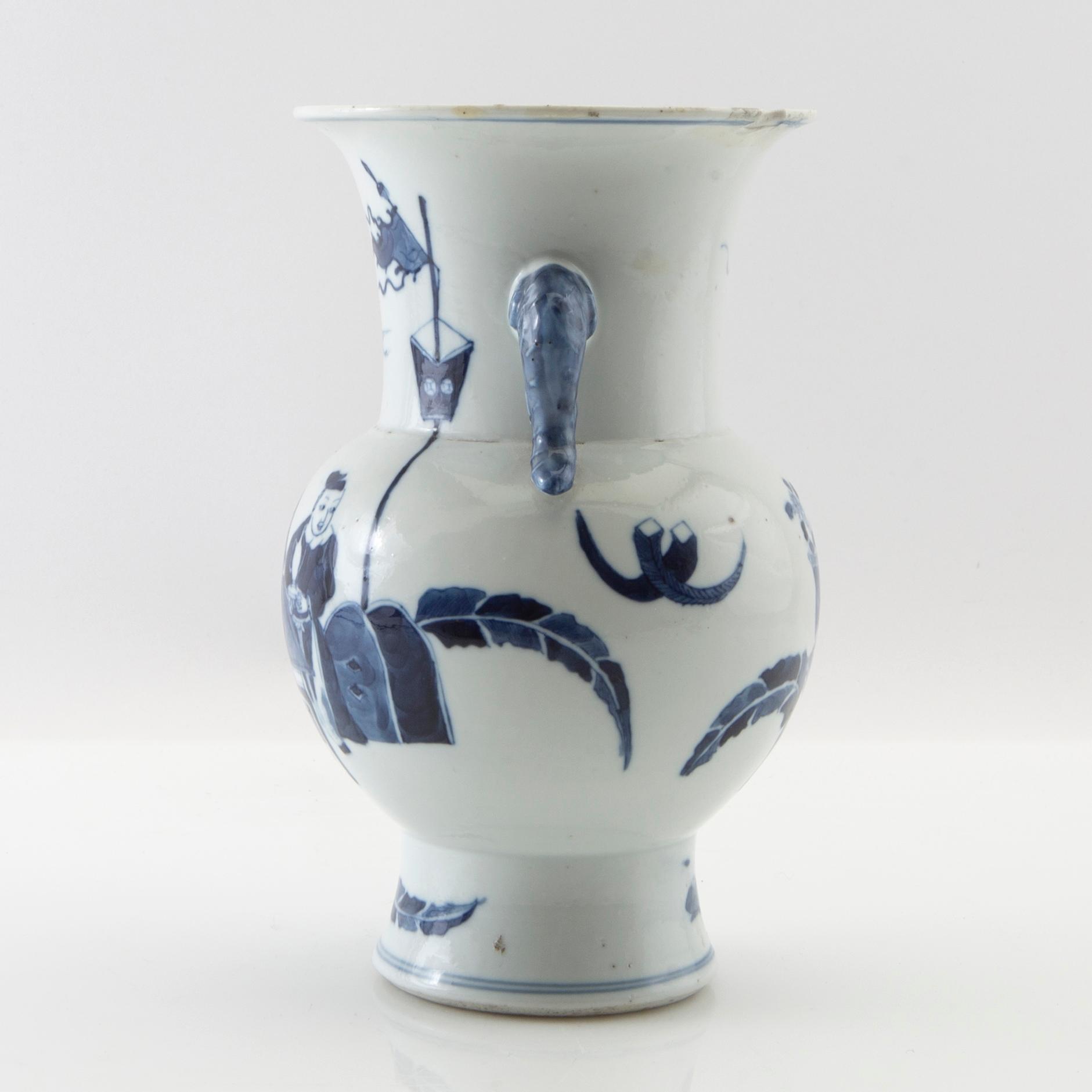 Vase porcelain China late Qing.