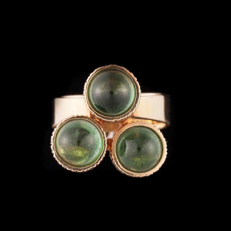 RING, 14K guld, gröna turmaliner. Kultakönni 1974.Vikt ca 12,7 g.