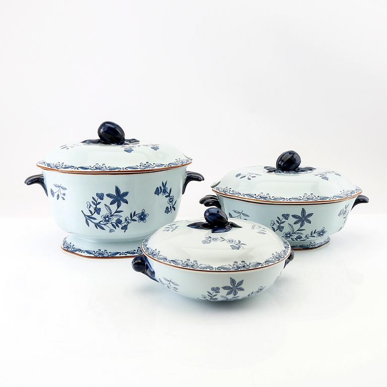 Service set, approximately 92 pieces "Ostindia" Rörstrand earthenware, second half of the 20th century.