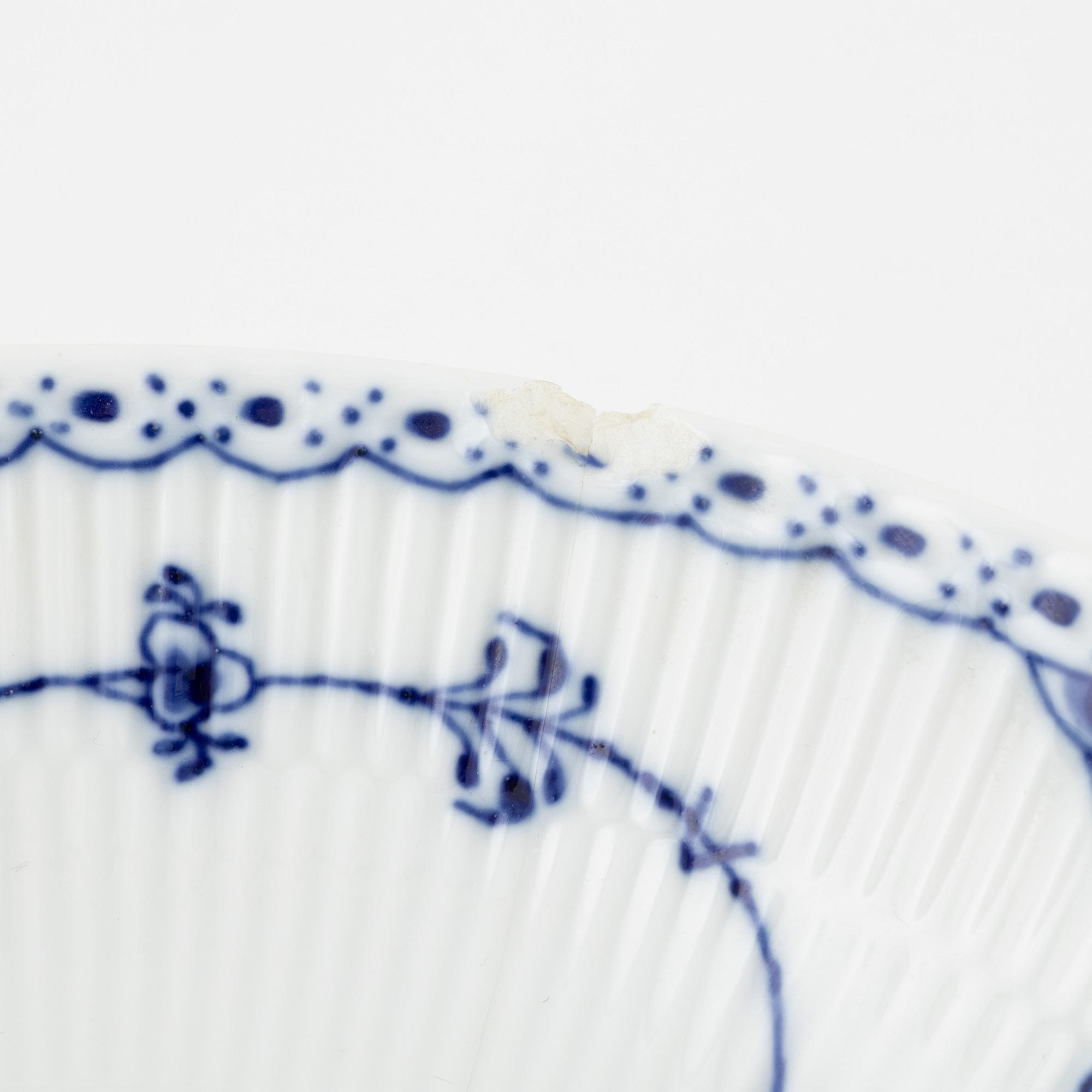 Royal Copenhagen, 4 porcelain pieces of 'Musselmalet', Denmark.