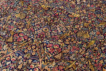 Carpet, Kerman, approx. 390 x 295 cm.