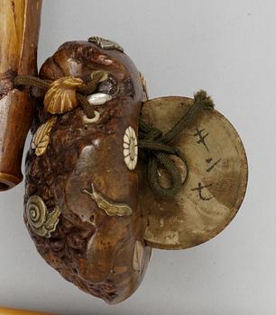 A Japanese opium pipe with a case, ca 1900.