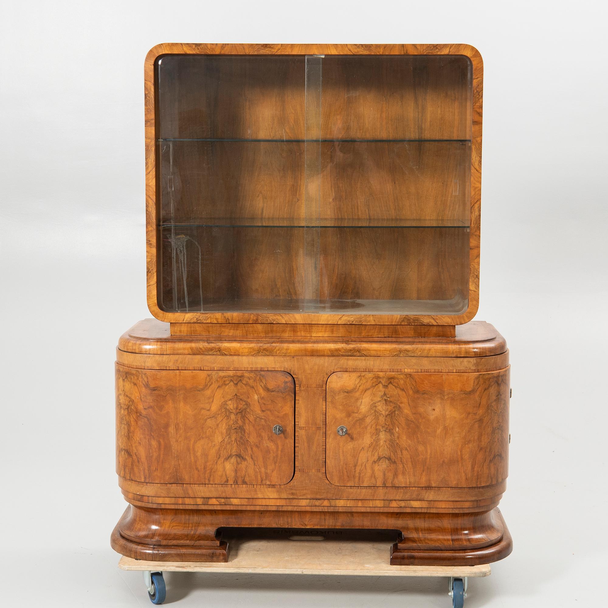 Display cabinet, first half of the 20th century.