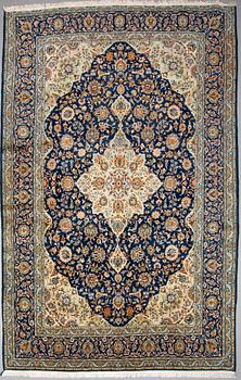 A CARPET, Kashan 452 x 296 cm.