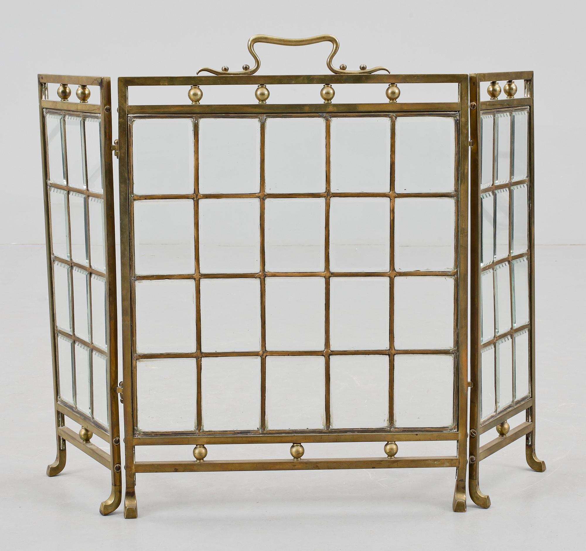 ELDSKÄRM, mässing, glas, senjugend 1910-tal.