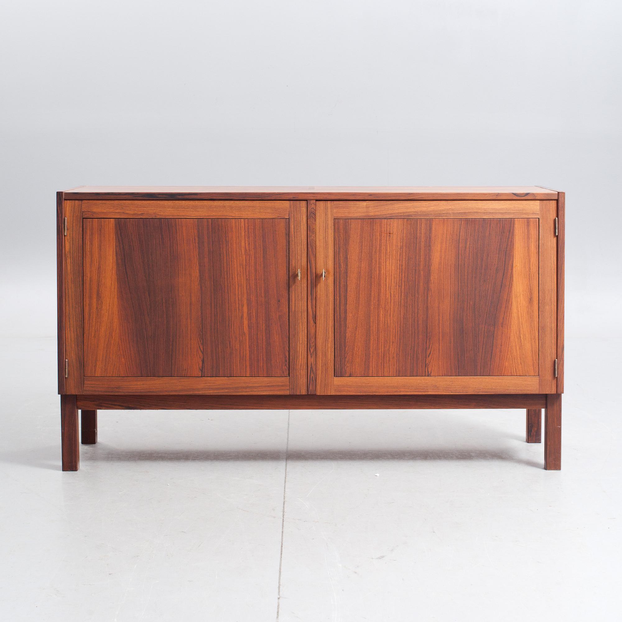 SIDEBOARD, "Domi Monté", Nils Jonsson, Troeds, Bjärnum, brännmärkt.