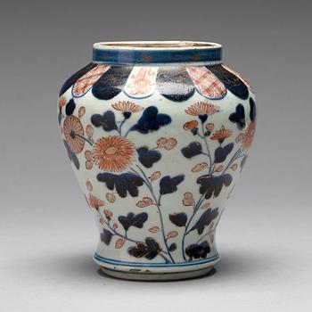 An imari vase, Japan, 18th Century.