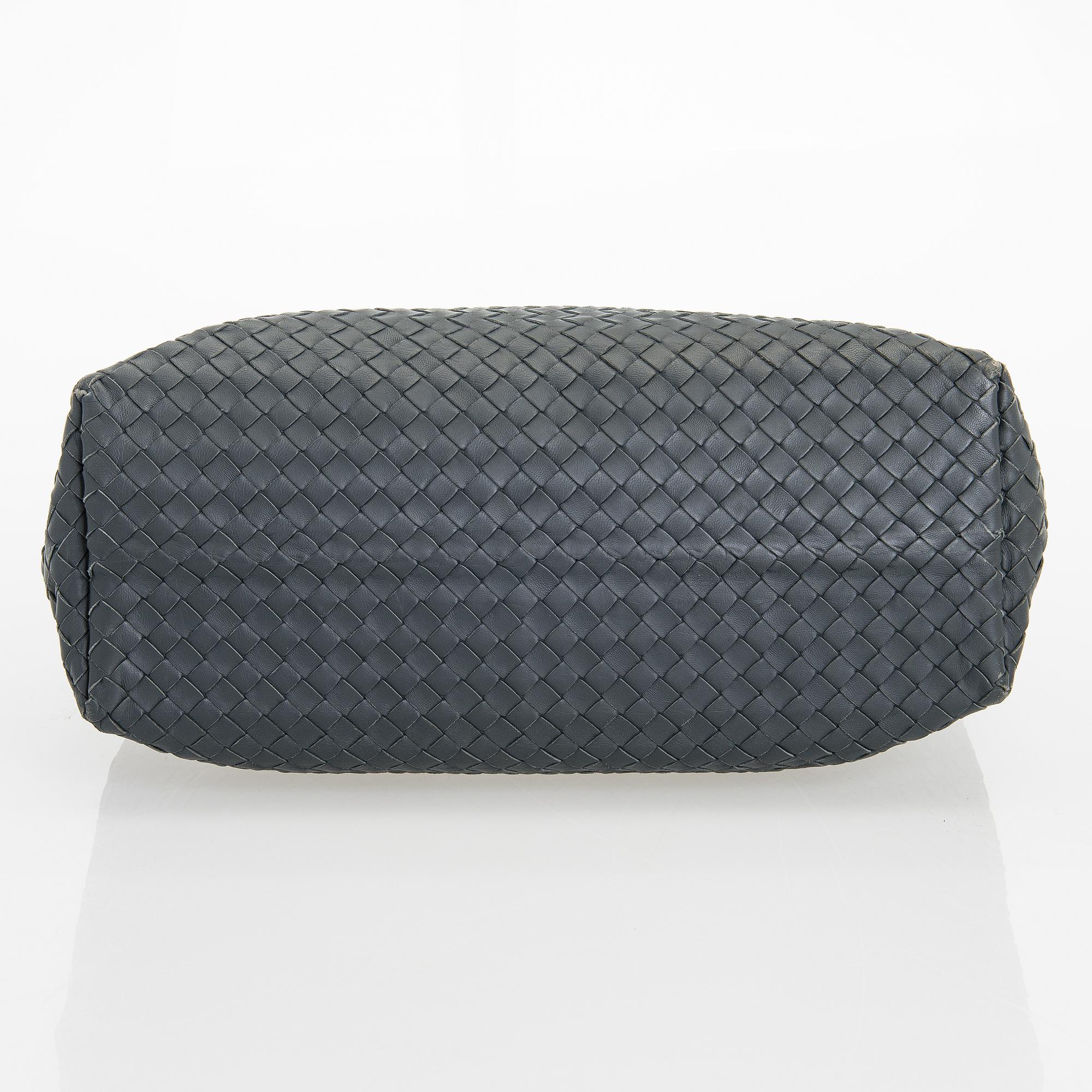 Bottega Veneta, 'Medium Garda' bag.