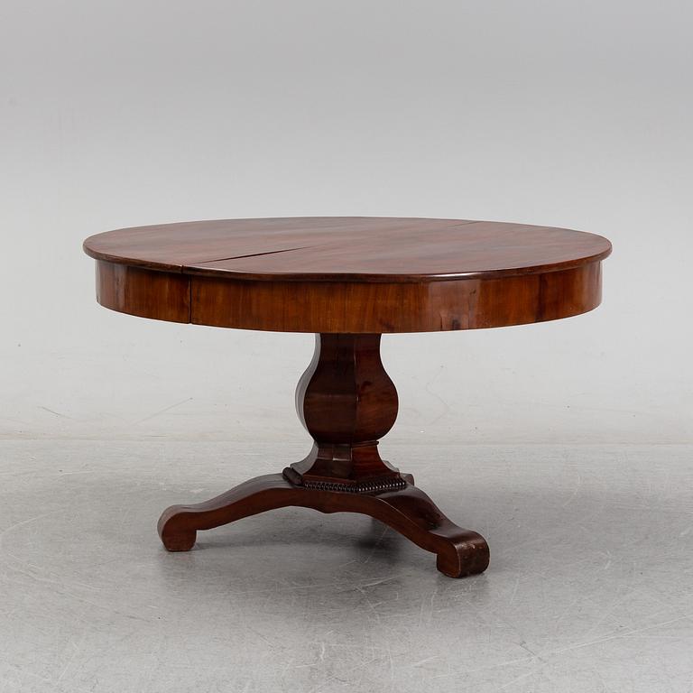 A mahogany veneered dining table, mid 19th Century.