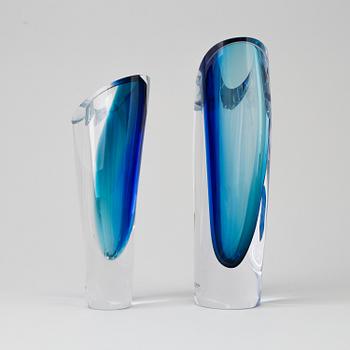 Two glass vases på Göran Wärff, Kosta  Boda, signed.