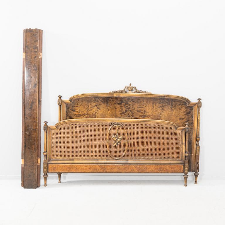 Säng Louis XVI-stil 1900-talets första hälft.