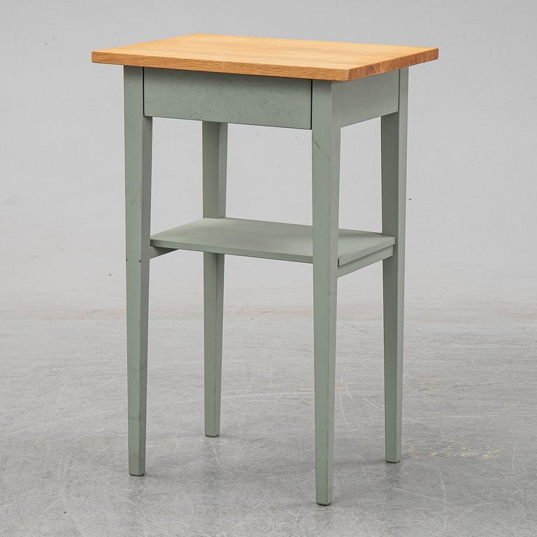 SÄNGBORD, Norrgavel.