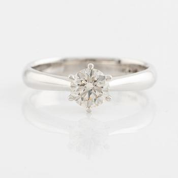 Ring med briljantslipad diamant.