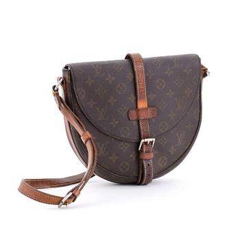 456. LOUIS VUITTON, a monogram canvas shoulderbag, "Chantilly GM".