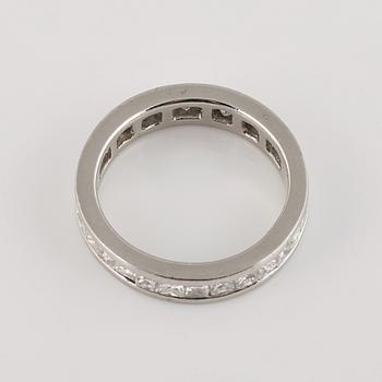 RING, platina med prinsesslipade diamanter ca 2.50 ct. Vikt 5,4 gram.