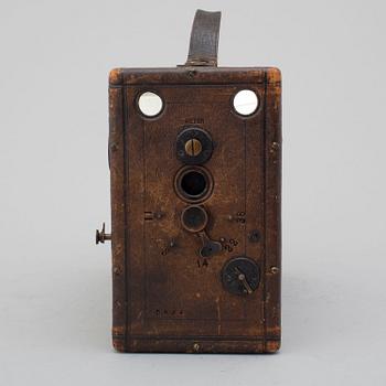 A SWEDISH CAMERA, Hasselblads Svenska Express, CA 1900.