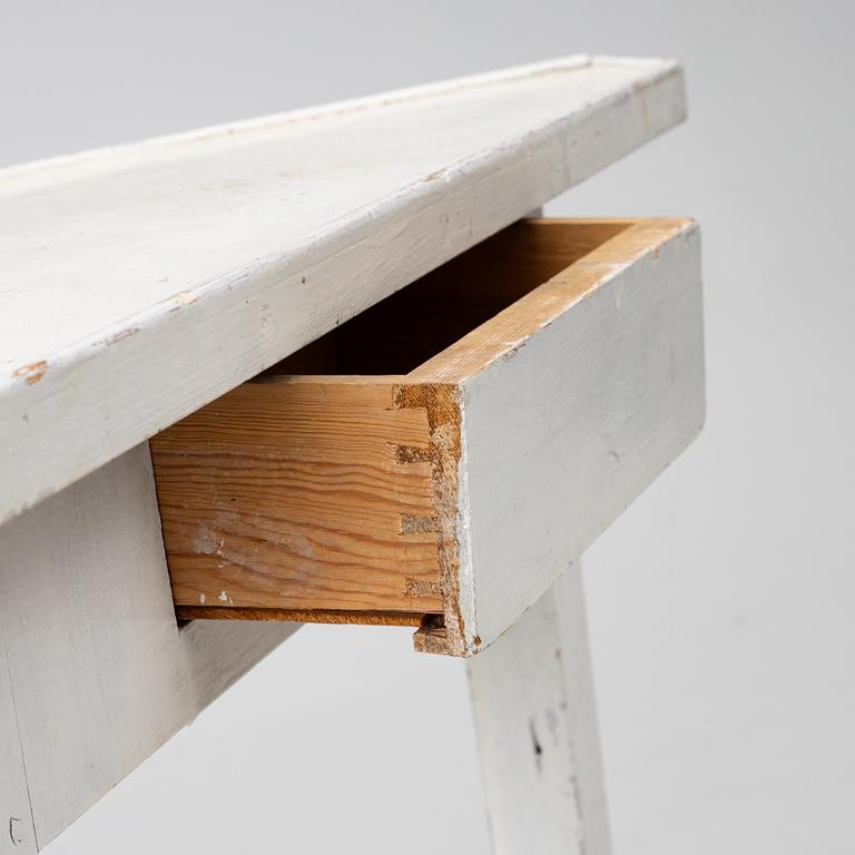A corner table, 19th century.