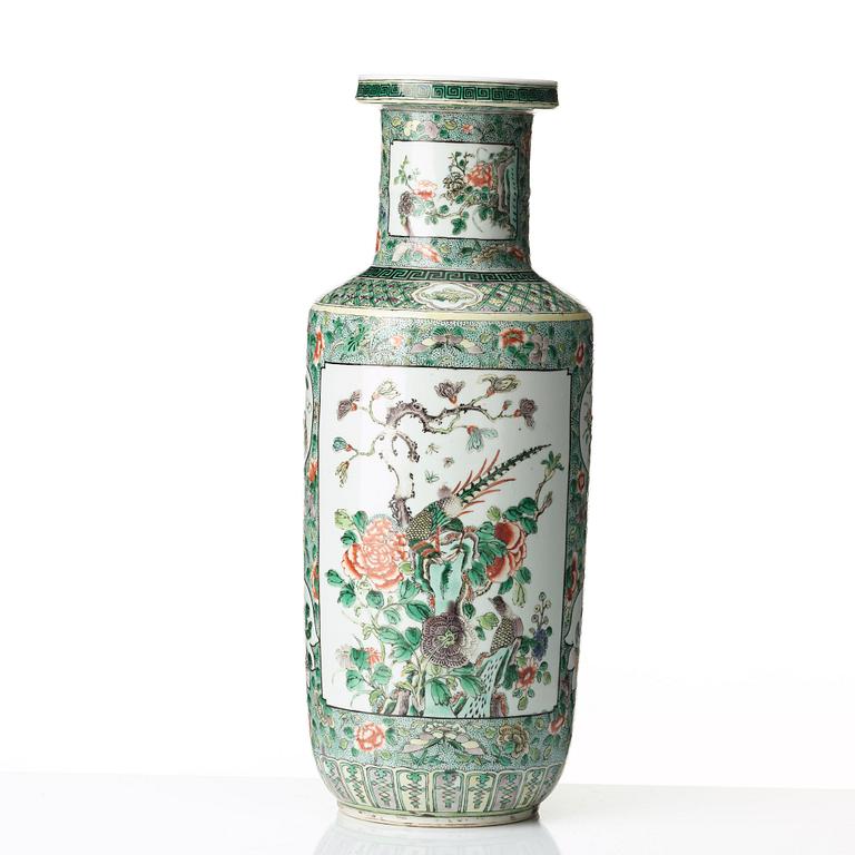 A famille verte vase, Qing dynasty, 19th Century.