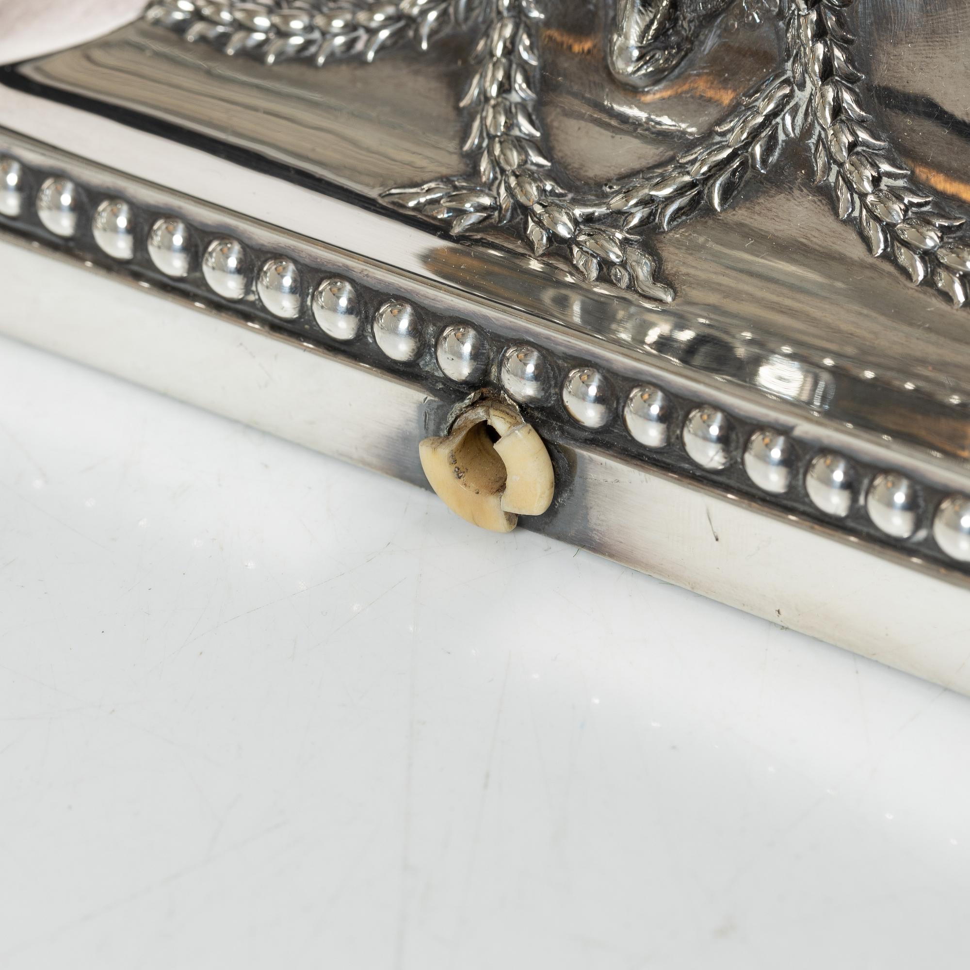 A pair och silver plated candelsticks, mark of  Elkington & Co, Birmingham, 1888-1890.