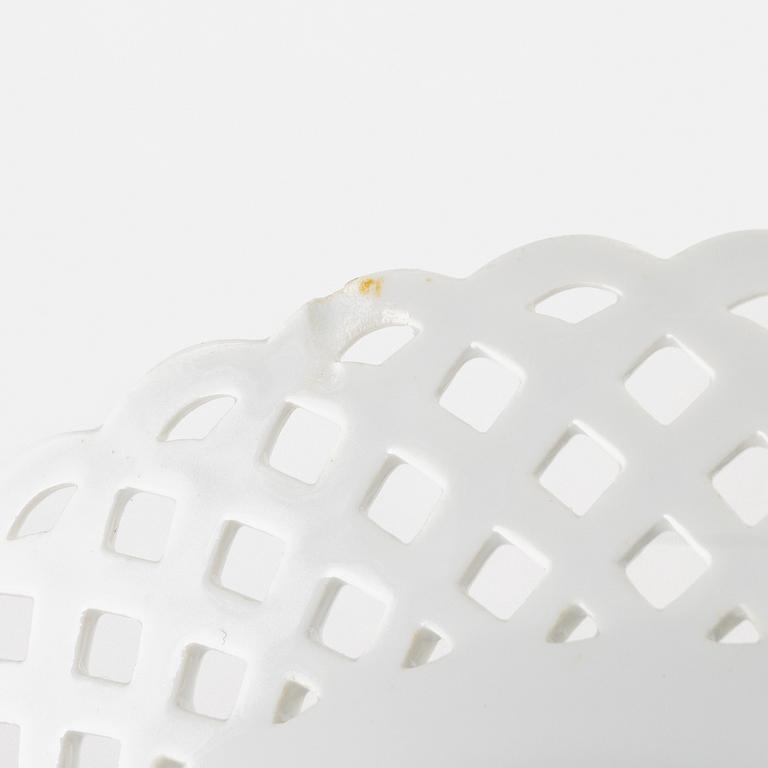 Royal Copenhagen, gallerskål med fat, porslin, "Musselmalet", Danmark.