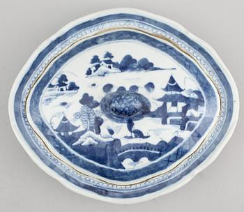 TERRIN, porslin, Kina, omkring år 1800.