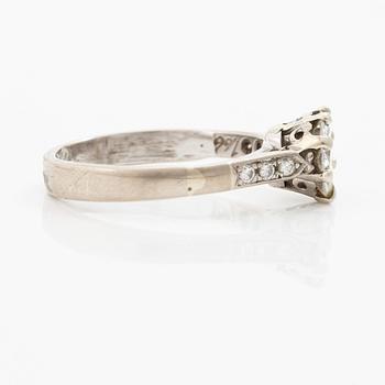 Ring in 18K white gold set with a brilliant-cut diamond.