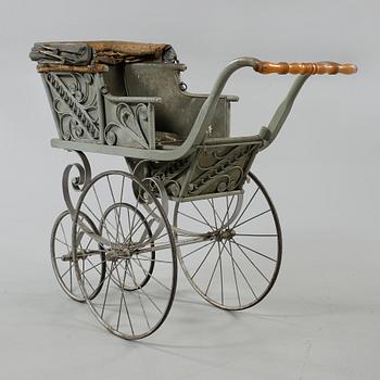 BARNVAGN, omkring år 1900.