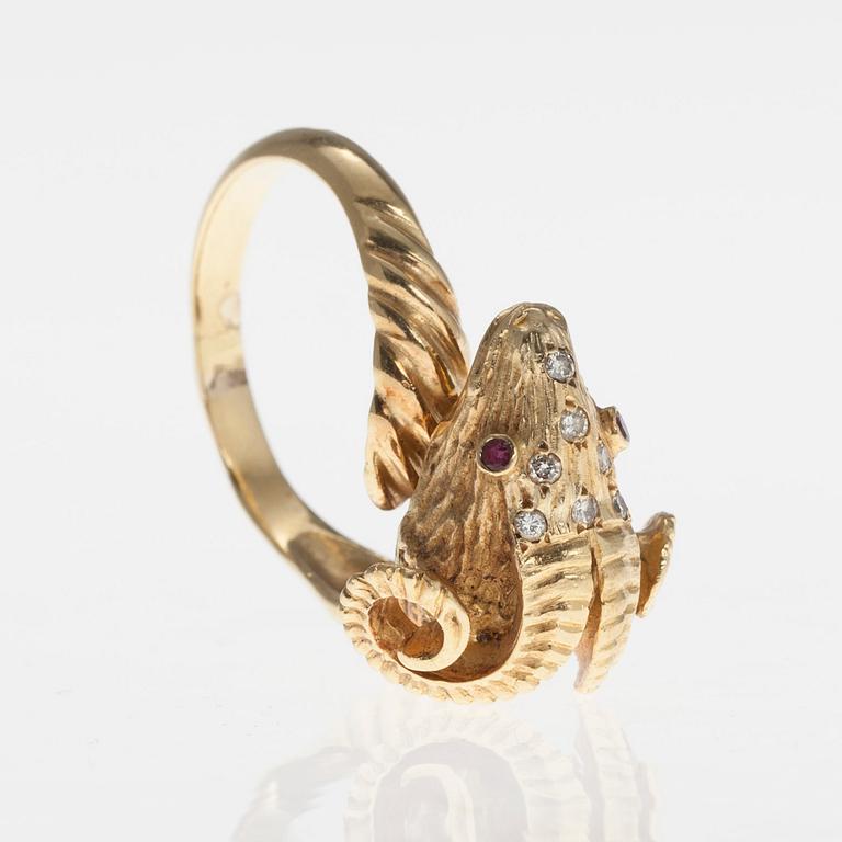 RING, 18K guld, granater, briljantslipade diamanter ca 0.10 ct. Vikt 12,4 g.
