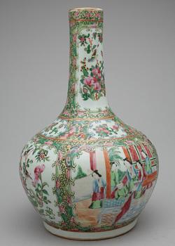 VAS / BORDSLAMPA, porslin, Qing dynastin, Kanton, 1800-tal.