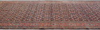 A carpet, semi-antique Feraghan probably, ca 459 x 286-292,5 cm.