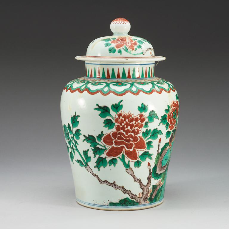 A Transitional wucai jar with cover, 17th Century.